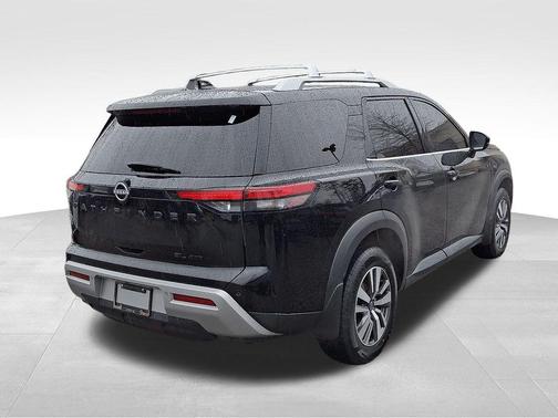 2023 Nissan Pathfinder SL 4WD