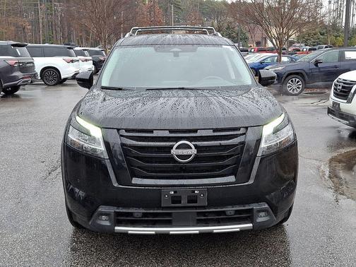 2023 Nissan Pathfinder SL 4WD