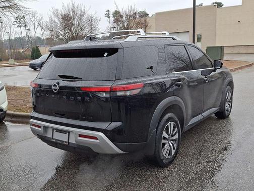 2023 Nissan Pathfinder SL 4WD