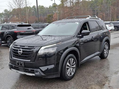 2023 Nissan Pathfinder SL 4WD