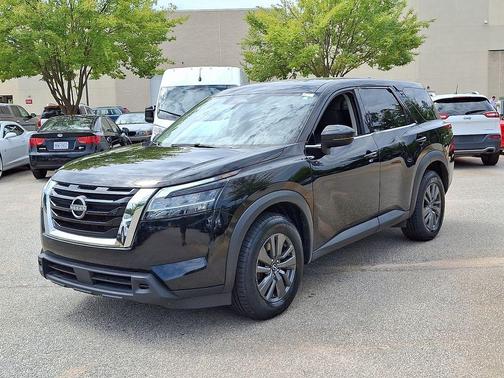 2022 Nissan Pathfinder S 4WD