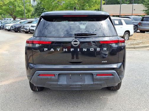 2022 Nissan Pathfinder S 4WD