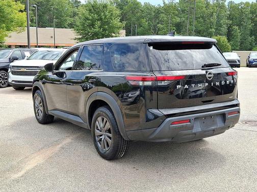 2022 Nissan Pathfinder S 4WD