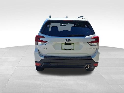 Crystal White Pearl 2021 Subaru Forester Limited
