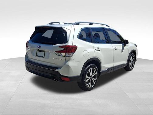 Crystal White Pearl 2021 Subaru Forester Limited