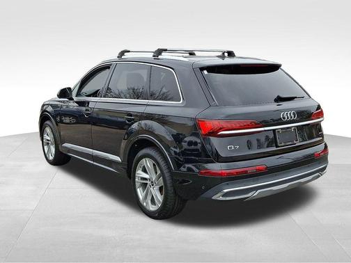 2022 Audi Q7 55 Premium Plus