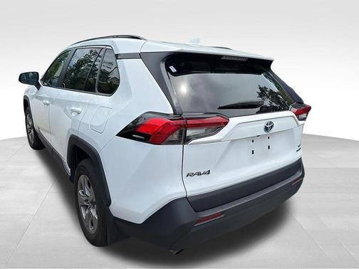 Ice Cap 2024 Toyota RAV4 Hybrid XLE