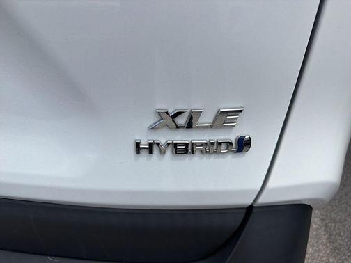 Ice Cap 2024 Toyota RAV4 Hybrid XLE