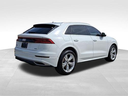 2022 Audi Q8 55 Premium Plus