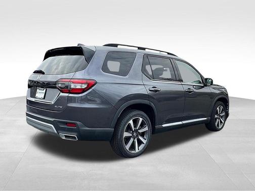 Modern Steel Metallic 2023 Honda Pilot AWD Elite