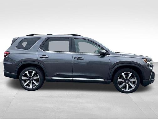 Modern Steel Metallic 2023 Honda Pilot AWD Elite