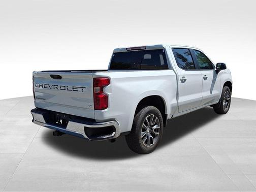 Summit White 2022 Chevrolet Silverado 1500 LT