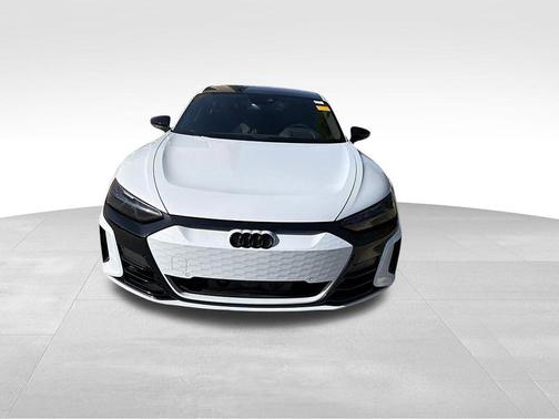 Suzuka Gray Metallic 2023 Audi e-tron GT Premium Plus quattro