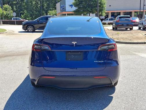 2022 Tesla Model Y Long Range Dual Motor All-Wheel Drive