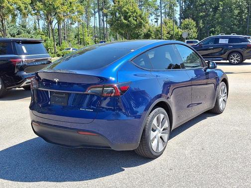 2022 Tesla Model Y Long Range Dual Motor All-Wheel Drive