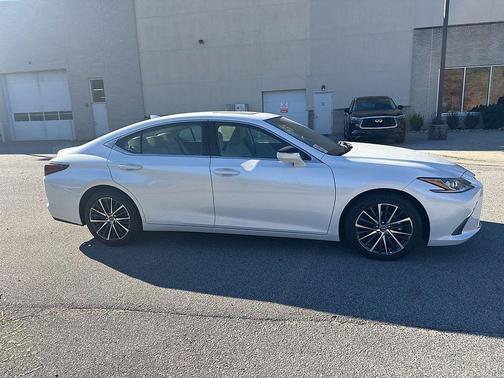 2025 Lexus ES 350 Base