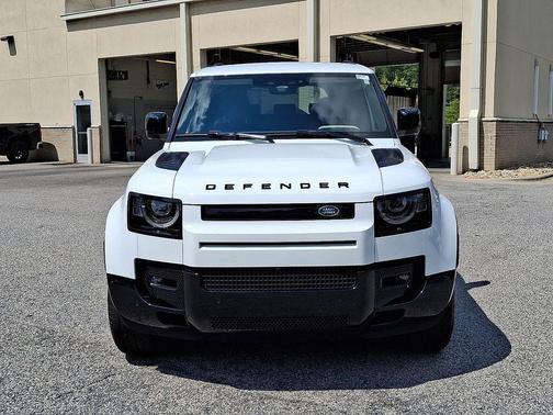 2024 Land Rover Defender 90 P400 X-Dynamic SE