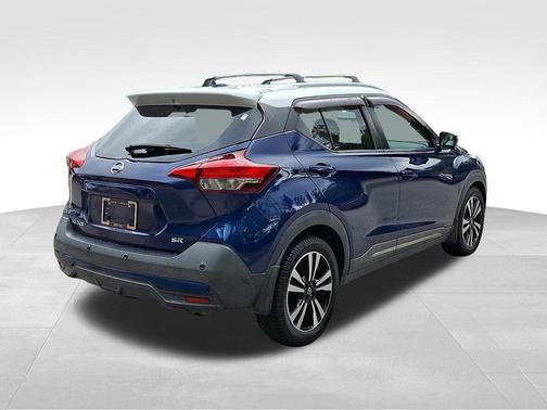 Deep Blue Pearl/Fresh Powder 2020 Nissan Kicks SR