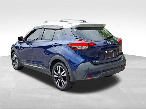 Deep Blue Pearl/Fresh Powder 2020 Nissan Kicks SR