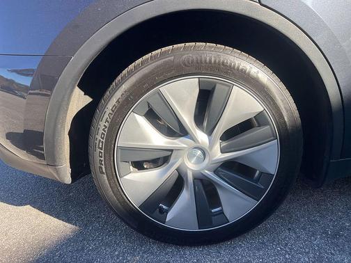 2024 Tesla Model Y Long Range Dual Motor All-Wheel Drive