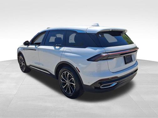 White Platinum Metallic Tri-Coat 2024 Lincoln Nautilus Premiere