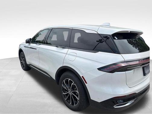 White Platinum Metallic Tri-Coat 2024 Lincoln Nautilus Premiere