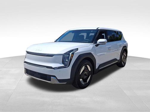 Glacial White Pearl 2026 Kia EV9 Light Long Range