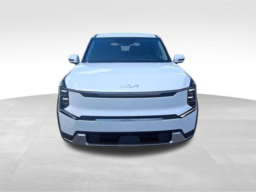 Glacial White Pearl 2026 Kia EV9 Light Long Range