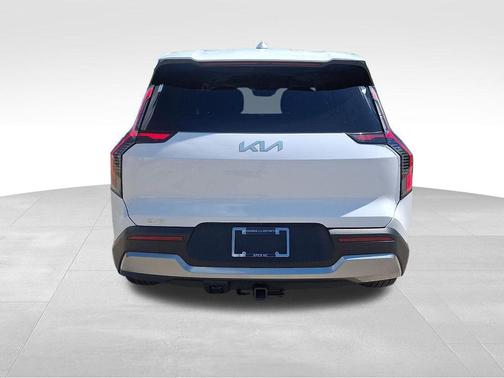 Glacial White Pearl 2026 Kia EV9 Light Long Range