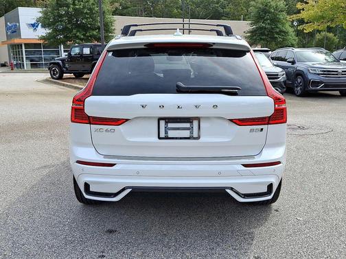 2023 Volvo XC60 B5 Ultimate Dark Theme