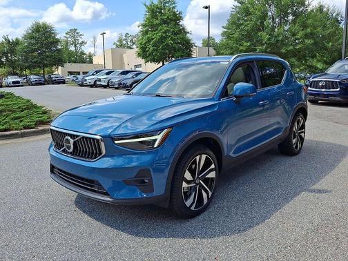 2024 Volvo XC40 B5 Ultimate Bright Theme