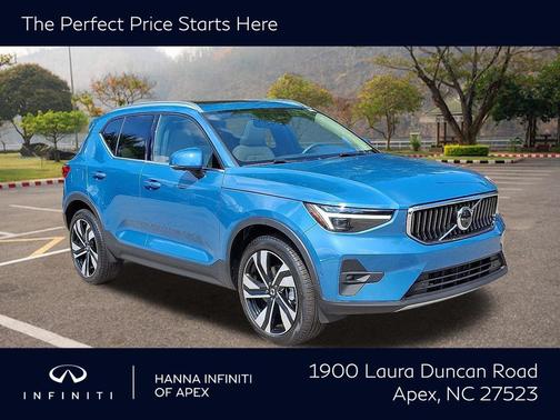2024 Volvo XC40 B5 Ultimate Bright Theme