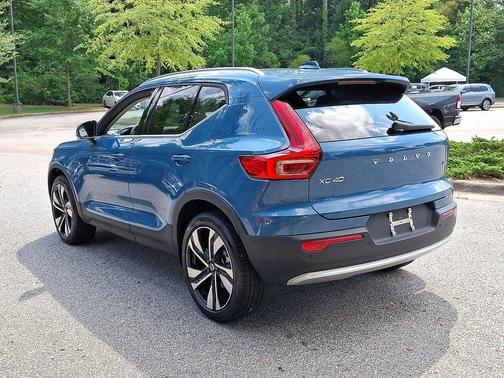 2024 Volvo XC40 B5 Ultimate Bright Theme