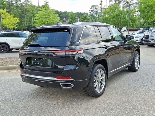 2022 Jeep Grand Cherokee Summit
