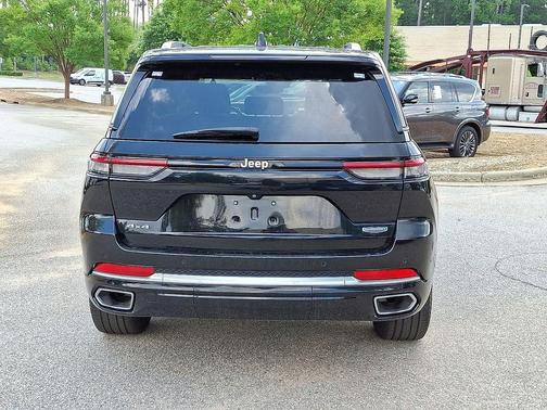 2022 Jeep Grand Cherokee Summit