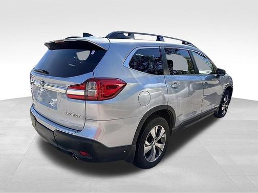 Ice Silver Metallic 2021 Subaru Ascent Premium 8-Passenger