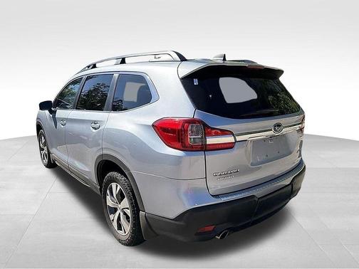 Ice Silver Metallic 2021 Subaru Ascent Premium 8-Passenger
