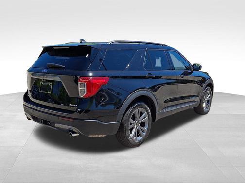 Agate Black Metallic 2023 Ford Explorer XLT