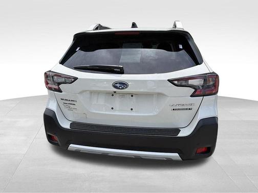 Crystal White Pearl 2025 Subaru Outback Touring XT