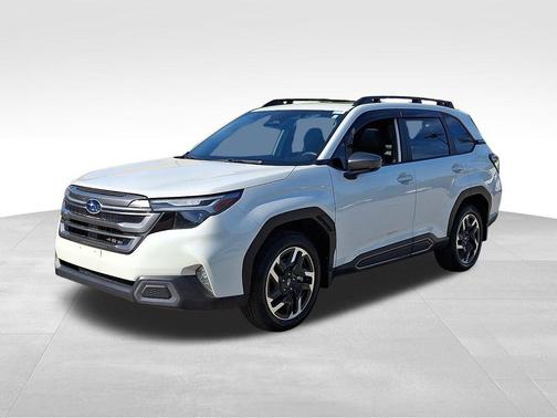 Crystal White Pearl 2025 Subaru Forester Limited