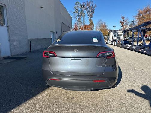 2022 Tesla Model Y Long Range Dual Motor All-Wheel Drive