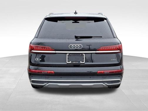 2022 Audi Q7 55 Premium Plus