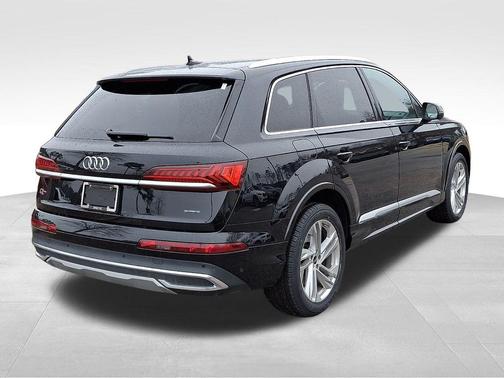 2022 Audi Q7 55 Premium Plus
