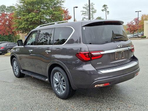 2022 INFINITI QX80 Luxe