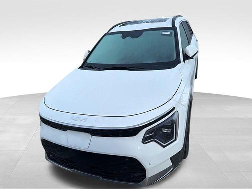 Snow White Pearl 2024 Kia Niro EV Wave