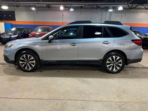 Ice Silver Metallic 2017 Subaru Outback 2.5i Limited