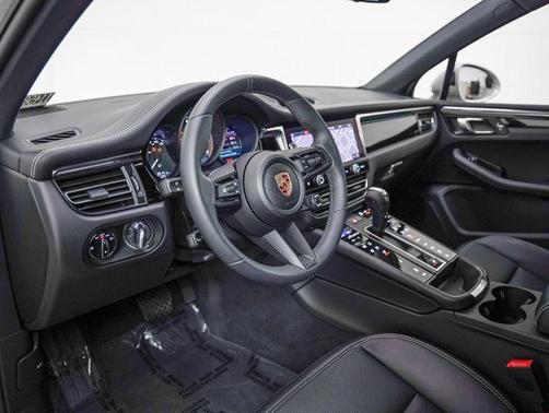 2025 Porsche Macan S