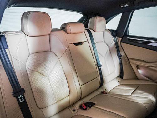 2023 Porsche Macan AWD