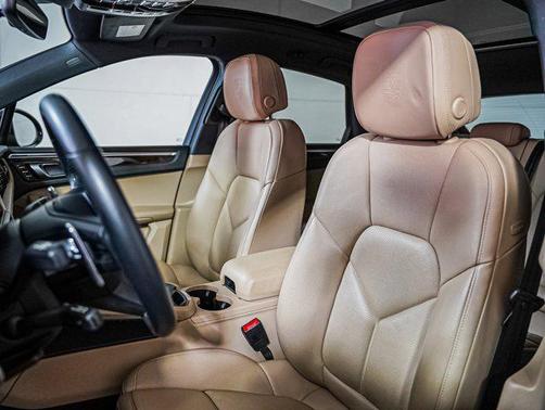 2023 Porsche Macan AWD