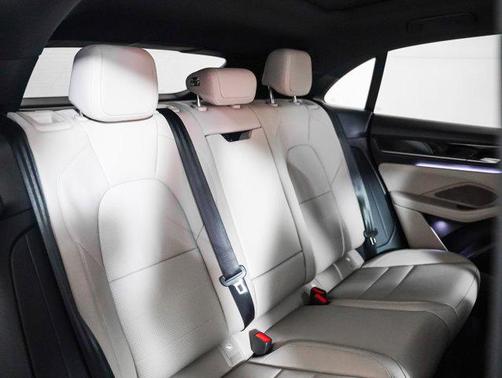 OAK GREEN 2026 Porsche Macan Macan Electric